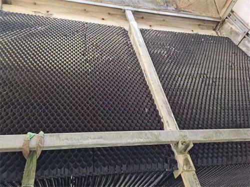 深圳招商銀行研發(fā)中心冷卻塔填料更換、底盤漏水補(bǔ)漏